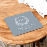 Modernes Monogramm Hochzeitdrossel-blaues Wappen Rechteckiger Pappuntersetzer<br><div class="desc">Fügen Sie Ihren Feiern eine elegante Touch mit dem modernen Monogram Wedding Wappen Square Paper Untersetzer hinzu. Diese Untersetzer mit einem ausgeklügelten Monogramm-Wappen sind ideal für Hochzeiten, Verlobungsfeiern oder Brautpartys. Stilvolle quadratische Form und hochwertiges, absorbierendes Papier schützen Oberflächen und verbessern Ihre Dekoration. Personalisieren Sie Ihre Initialen für eine einzigartige Touch....</div>