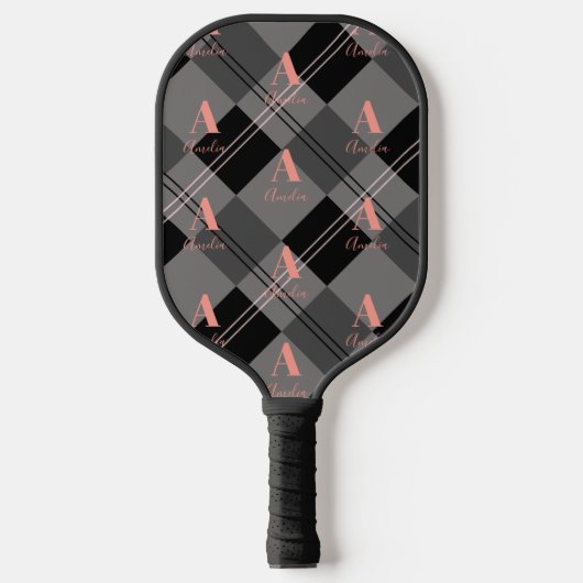 Modernes Monogramm Kariert-Grau-Schwarz-Rosa Pickleball Schläger (Vorderseite)