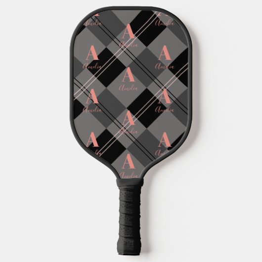 Modernes Monogramm Kariert-Grau-Schwarz-Rosa Pickleball Schläger (Rückseite)
