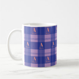 Modernes Monogramm Kariertes Muster Lila Kaffeetasse