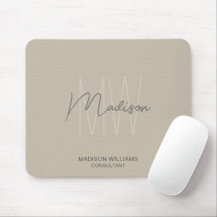 Modernes Monogramm-Logo Beige Berater Mousepad