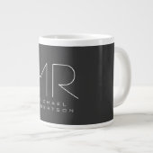 Modernes Monogramm Minimalistisch grau Jumbo-Tasse (Vorderseite Rechts)