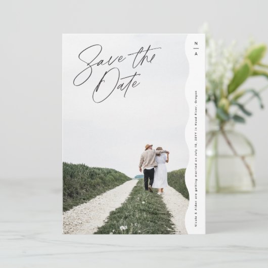 Modernes Monogramm mit weißem Rand-Minimal Save The Date (Stehend Vorderseite)