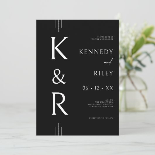 Modernes Monogramm Schwarz/Weiß QR Code Hochzeit Einladung (Stehend Vorderseite)