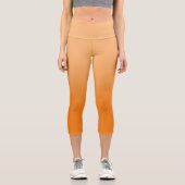 Modernes Monoton-Licht in Dunkelorange Capri Leggings (Vorderseite)