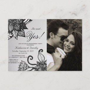 Modernes Muster aus schwarzem und weißem Blumenmus Einladung