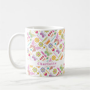 Modernes Muster der Schmetterlingstypografie Kaffeetasse