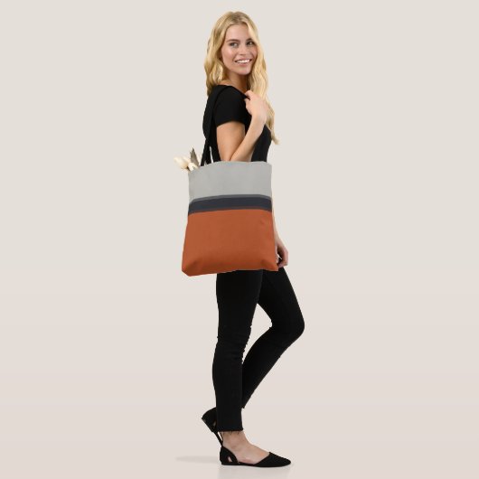 Modernes Muster des silbergrauen Navy Orange Red S Tasche (Am Model)