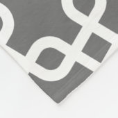 Modernes Muster mit Grau und Weiß Fleecedecke (Ecke)