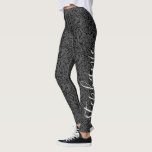 Modernes Muster mit Skriptname schwarz Leggings<br><div class="desc">Schwarz, Holzkohle Grau und Weiß - Ein mädchenhaftes und feminines Design mit einem Marmorwirbelmuster. Dieses subtile Design hat einen modernen Look. Wenn Ihre Kunst noch angepasst werden muss, klicken Sie auf die Schaltfläche Diese anpassen. Dies führt Sie zu einem Designbereich, wo Sie Dinge bewegen und sogar Schriftart oder Farben ändern...</div>
