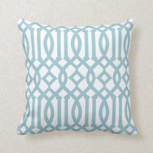 Modernes Muster von White and Sky Blue Trellis Kissen