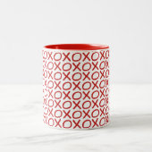 Modernes Muster XOXO Valentinstag Liebe Zweifarbige Tasse (Mittel)