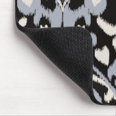 Modernes mutiges graues schwarzes ikat Stammes- Mousepad (Ecke)