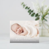 Modernes Name Baby Foto Birth Ankündigungspostkarte (Stehend Vorderseite)