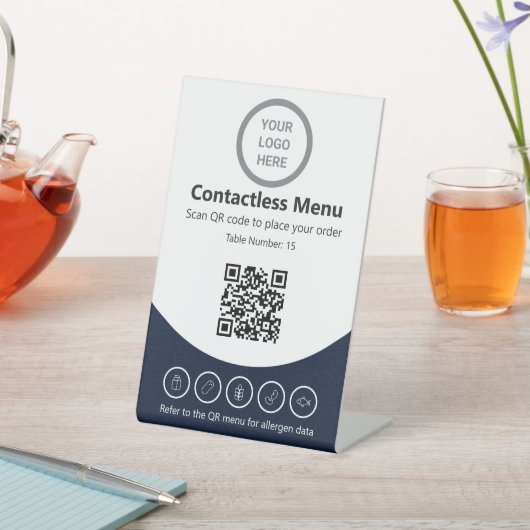 MODERNES Navy Blue Custom Logo Contacless Menu OCR Sockelschild (In SItu)