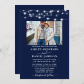 Modernes Navy Blue String Lights Foto Hochzeit Einladung (Vorne/Hinten)