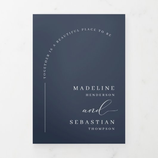 Modernes Navy-Minimal-Arch-Foto QR Code Hochzeit Dreifach Gefaltete Einladung (Cover)