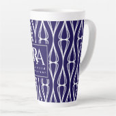 Modernes Navy White Pattern Monogramm Milchtasse (Rechte Ecke)