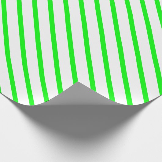 Modernes neongrünes, weißes oblique Streifen Muste Geschenkpapier (Ecke)
