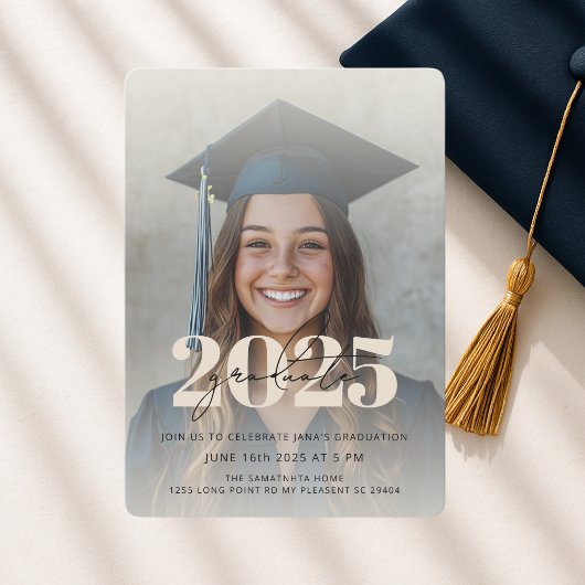 Modernes neutrales Beige 2025 Graduate Foto Einladung