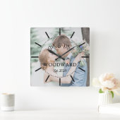 Modernes Newlyweds Wedding Foto Quadratische Wanduhr (Zuhause)