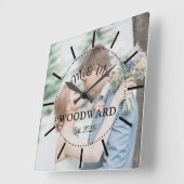 Modernes Newlyweds Wedding Foto Quadratische Wanduhr (Winkel)