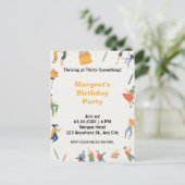 Modernes niedliche Geburtstag Party Einladungspostkarte (Stehend Vorderseite)