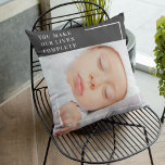 Modernes Niedliches Baby-Foto | Schönheitsangebot Kissen<br><div class="desc">Erleben Sie das Wesen der Unschuld und Schönheit mit unserer modernen und bezaubernden Baby-Foto-Kollektion auf Zazzle! Die wertvollen Momente mit diesen bezaubernden Bildern, die die Reinheit und Freude der Kindheit feiern. Jedes Element ist sorgfältig darauf ausgelegt, die Schönheit der Unschuld zu zeigen, und erinnert uns an die einfache, aber tief...</div>