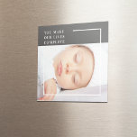 Modernes Niedliches Baby-Foto | Schönheitsangebot Magnet<br><div class="desc">Erleben Sie das Wesen der Unschuld und Schönheit mit unserer modernen und bezaubernden Baby-Foto-Kollektion auf Zazzle! Die wertvollen Momente mit diesen bezaubernden Bildern, die die Reinheit und Freude der Kindheit feiern. Jedes Element ist sorgfältig darauf ausgelegt, die Schönheit der Unschuld zu zeigen, und erinnert uns an die einfache, aber tief...</div>