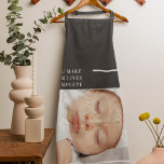 Modernes Niedliches Baby-Foto | Schönheitsangebot Schürze<br><div class="desc">Erleben Sie das Wesen der Unschuld und Schönheit mit unserer modernen und bezaubernden Baby-Foto-Kollektion auf Zazzle! Die wertvollen Momente mit diesen bezaubernden Bildern, die die Reinheit und Freude der Kindheit feiern. Jedes Element ist sorgfältig darauf ausgelegt, die Schönheit der Unschuld zu zeigen, und erinnert uns an die einfache, aber tief...</div>