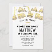 Modernes Niedliches Baufahrzeug zum ersten Geburts Einladung (Vorderseite)