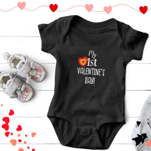 Modernes Niedliches rotes Goldenes Herz meines 1. Baby Strampler