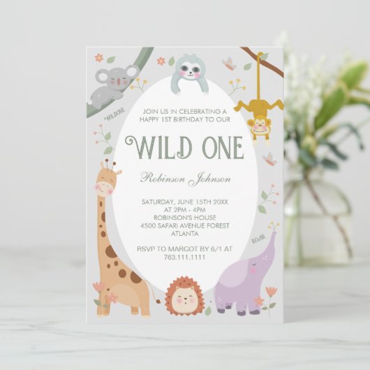 Modernes Niedliches Wildtier-One-Safari zum Geburt Einladung (Stehend Vorderseite)