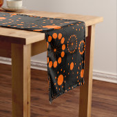 Modernes Orange Abstrakt Circles & Stars Muster Kurzer Tischläufer (Beispiel)