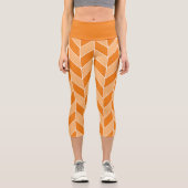 Modernes Orange Peach Herringbone Zickzack Muster Capri Leggings (Vorderseite)
