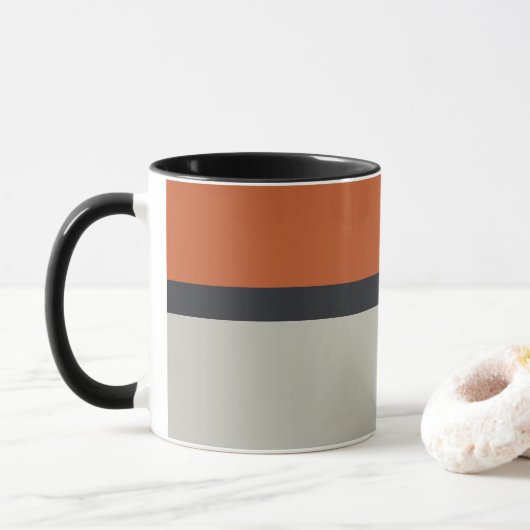Modernes Orange Red Silver Gray Strip Muster Tasse (Mit Donut)
