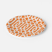 Modernes Orange- und Weiß-Trellis-Muster Pappteller (Schrägansicht)