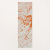 Modernes, orangefarbenes Abstraktes Marmormuster Yogamatte (Vorderseite)
