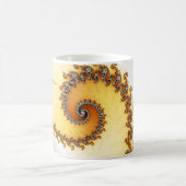 Modernes orangefarbenes Fraktal mit Namen Kaffeetasse (Mittel)