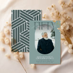 Modernes Oval Foto & Unterschrift 50. Geburtstag Einladung<br><div class="desc">Moderne stilvolle 50. Geburtstagseinladung. Das Design beinhaltet ein ovales Foto des Geburtstagsmädchens/Jungen, die elegante Schrift "FIFTY" mit dem Namen der Personen in der Signatur-Schrift über dem oberen Teil und eine einfache Geburtstagsgeschenk-Vorlage, die sich leicht mit Ihren eigenen Details anpassen lässt. Die Farben können auch an das eigene Party angepasst werden....</div>