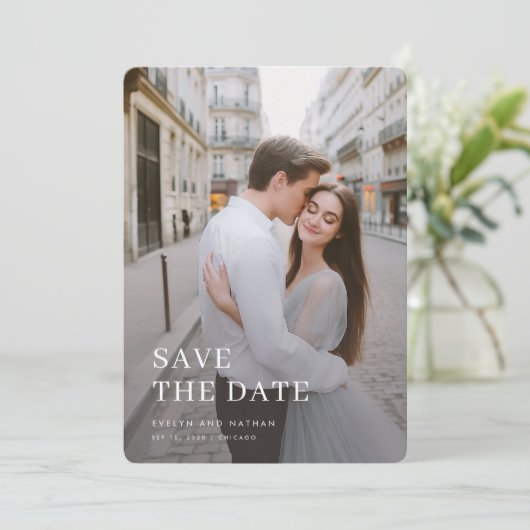 Modernes Overlay-Foto-Hochzeitdatum Gerettet Einladung (Stehend Vorderseite)