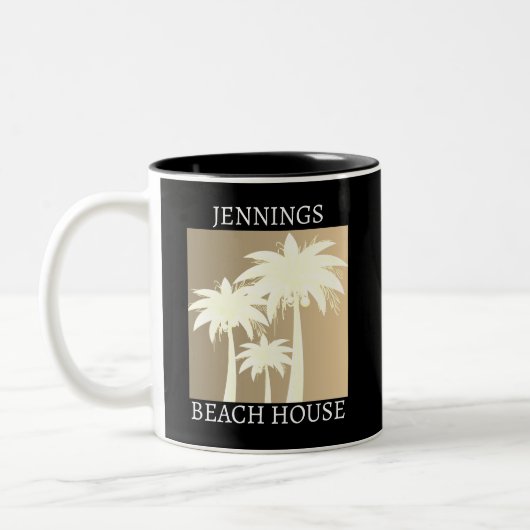Modernes Palm Tree Black Beige Beach House Name Zweifarbige Tasse (Links)