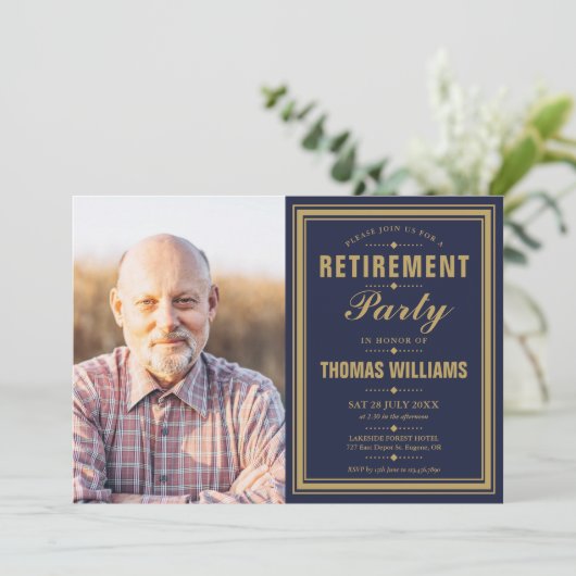 Modernes Party für Altersversorgung Navy Blue und Einladung (Stehend Vorderseite)