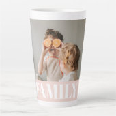 Modernes Pastel Pink Liebe Foto Milchtasse (Vorderseite)
