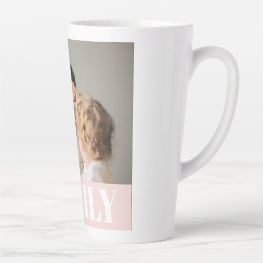 Modernes Pastel Pink Liebe Foto Milchtasse (Rechts)