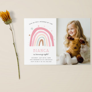 Modernes Pastel Rainbow Kindergeburtstag Party Fot Einladung