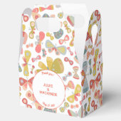 Modernes, pastellfarbenes, grafisches Schmetterlin Geschenkschachtel (Geöffnet)