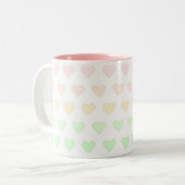Modernes Pastellfarbenherz-Muster auf Weiß Zweifarbige Tasse (Vorderseite Links)