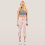 Modernes Pastellrosa-Angebot zur Inhalation Capri Leggings<br><div class="desc">Modernes Pastellrosa-Angebot zur Inhalation</div>