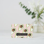 Modernes pastellrosa und grünes Avocado-Muster im Visitenkarte (Stehend Vorderseite)